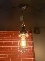 11 Lampes industrielles vintages, suspension cage métal noir