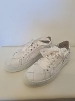 Weisse Ledersneakers mit Satinbändern kennel schmenger 37.5