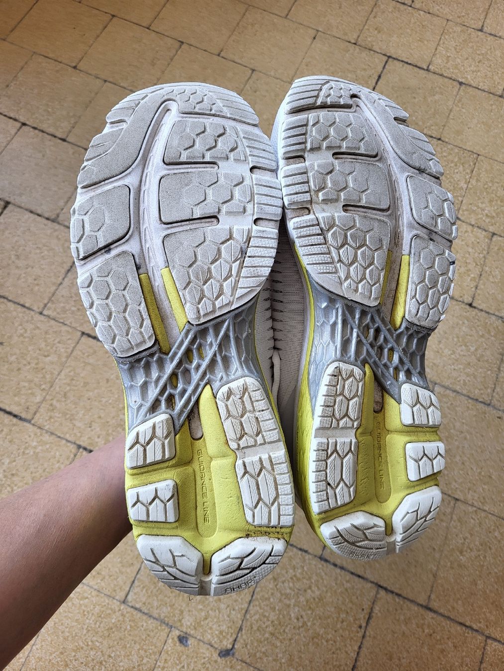 Asics Scarpe da uomo: Asics Gel-Kayano 25 Schuhe – Usato da Zweisimmen venduto da Adorable 2