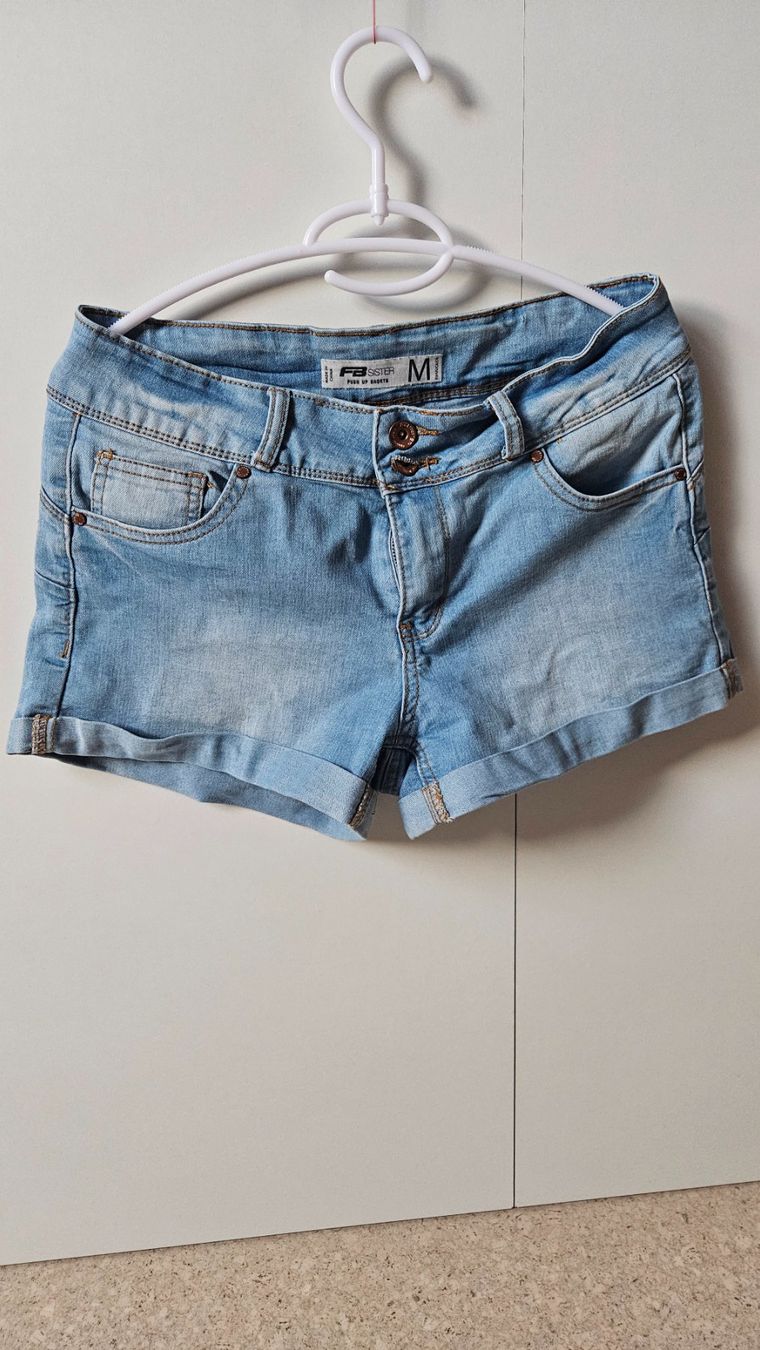 Jeans: Jeans-Shorts – Gebraucht aus Münchenbuchsee von Yothu