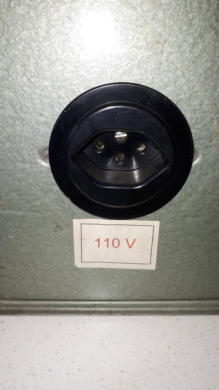 Componenti elettronici: Vorschalt Transformator VTG200, 2000VA, 110/220V – Usato da Madiswil venduto da 20gls 1