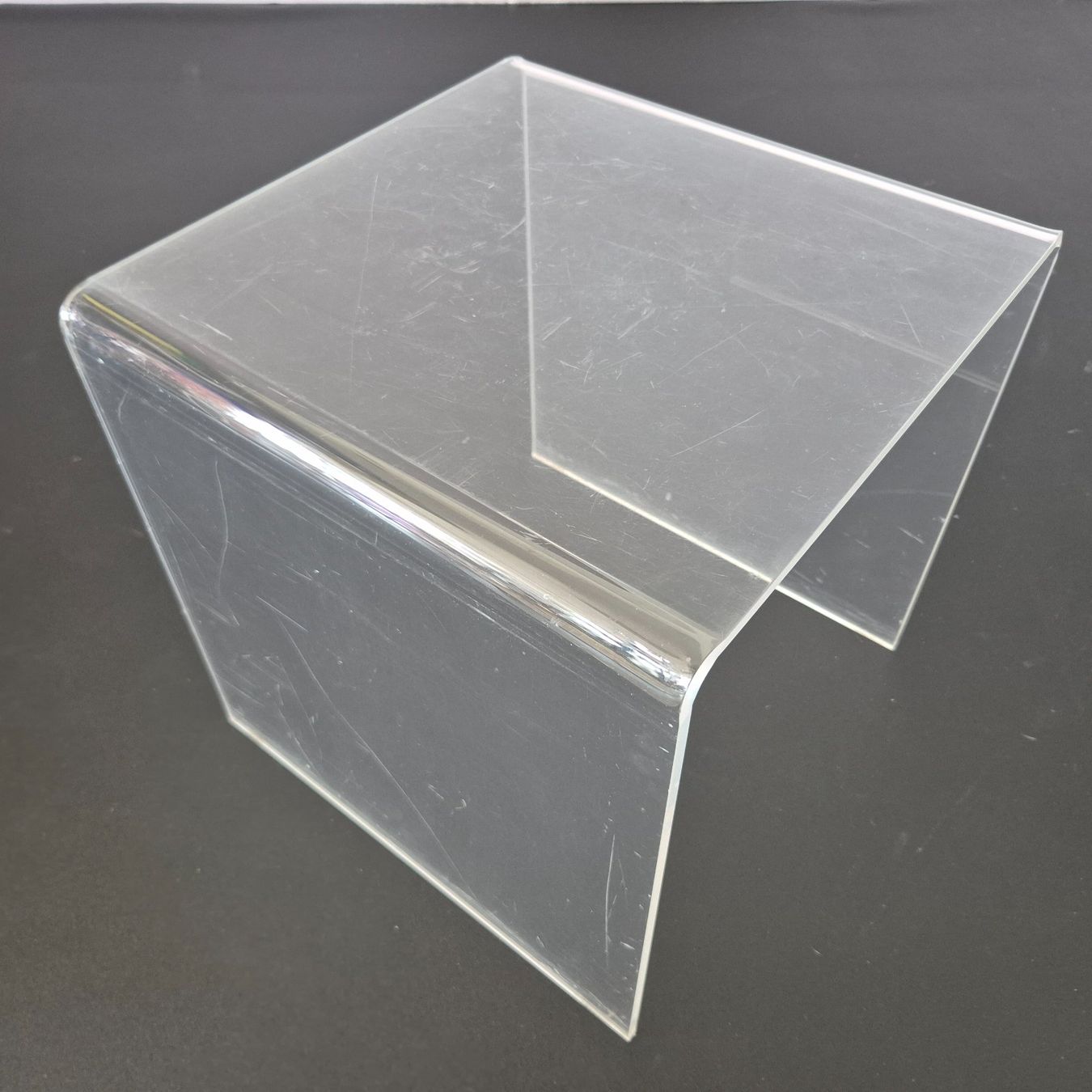 Tische: 2er Plexiglas Acryl Tisch Blumenhocker Beistelltisch Table – Gebraucht aus Nottwil von Wondewa-Shop 3