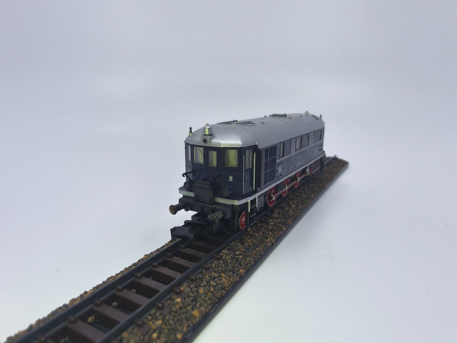 Trix Modelleisenbahnen: Minitrix 12800, V 16 101 blau, Analog – Gebraucht aus Wangs von mobacom 3