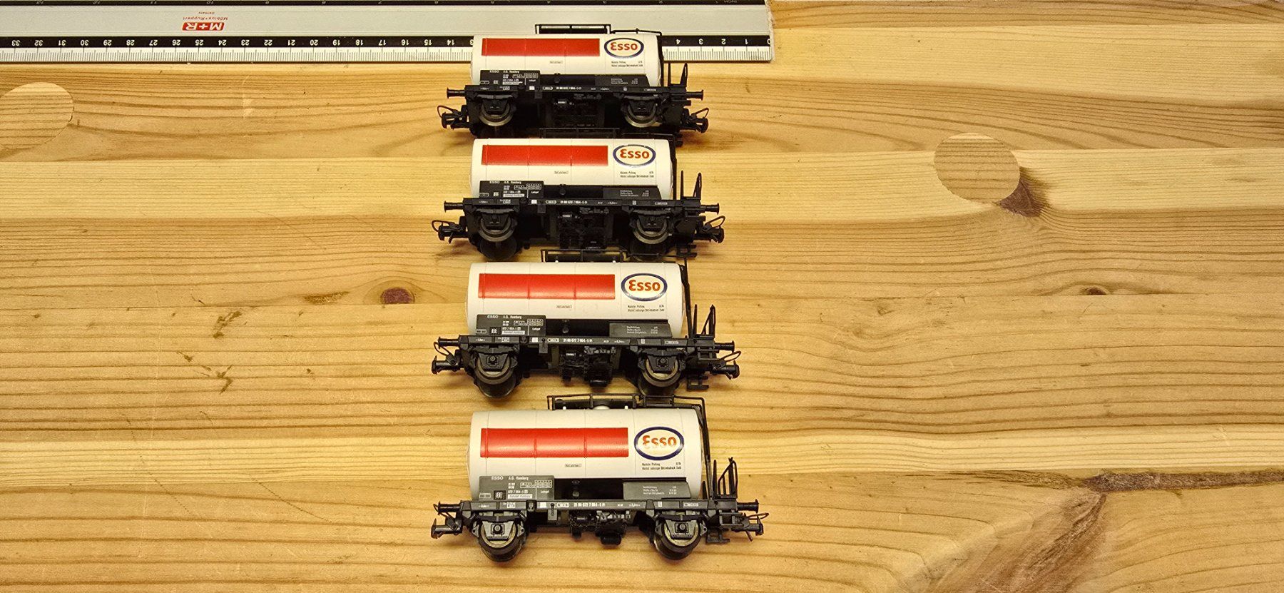 Roco Modellini di ferrovie: 4er Set Roco 4336 B Kesselwagen Esso – Nuovo (secondo la descrizione) da Büsserach venduto da ModellbahnDepot 2