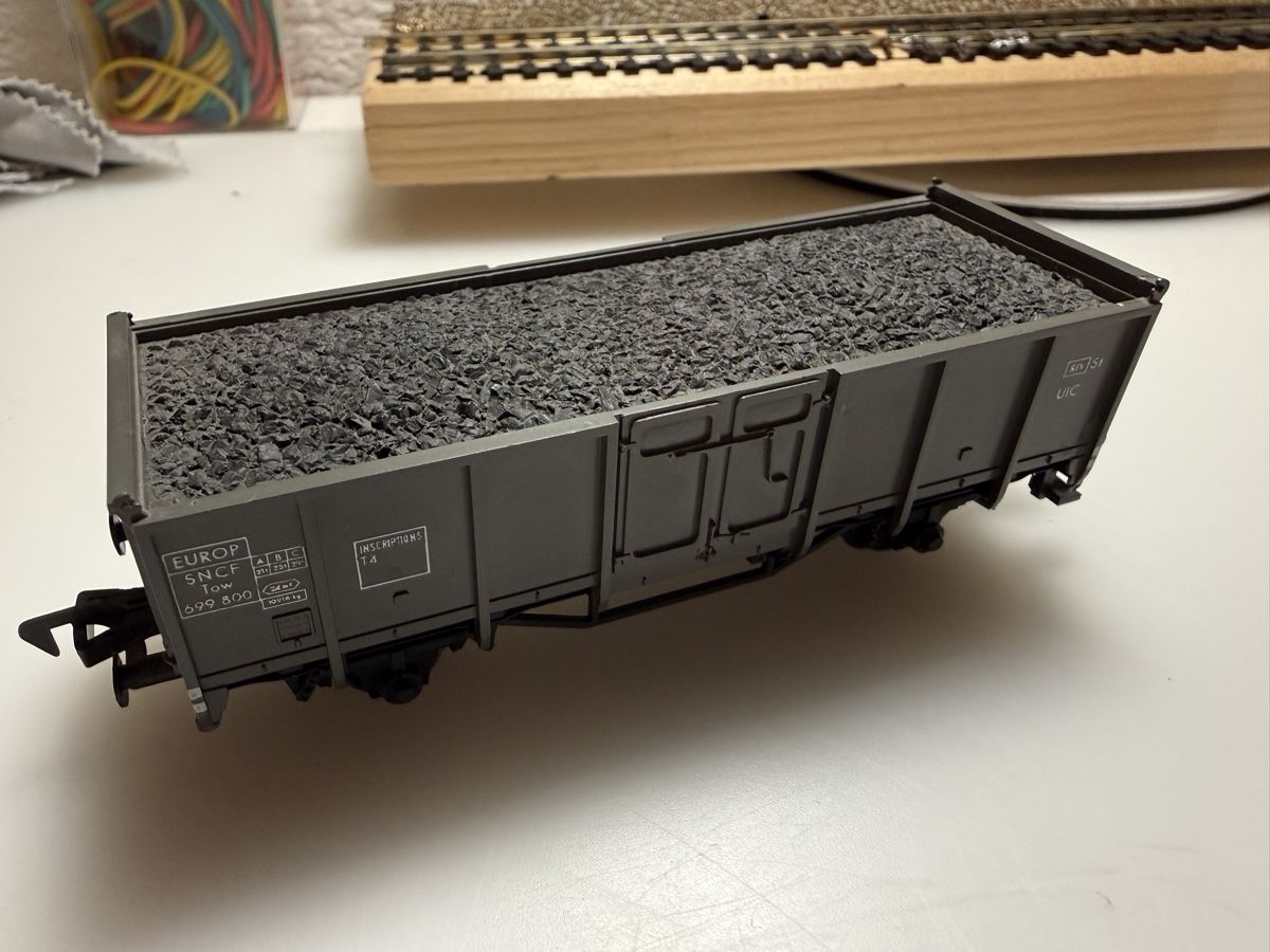 Fleischmann Modellini di ferrovie: Fleischmann Güterwagen mit Kohlenbeladung H0 – Usato da Schaffhausen venduto da Danilo-86 3