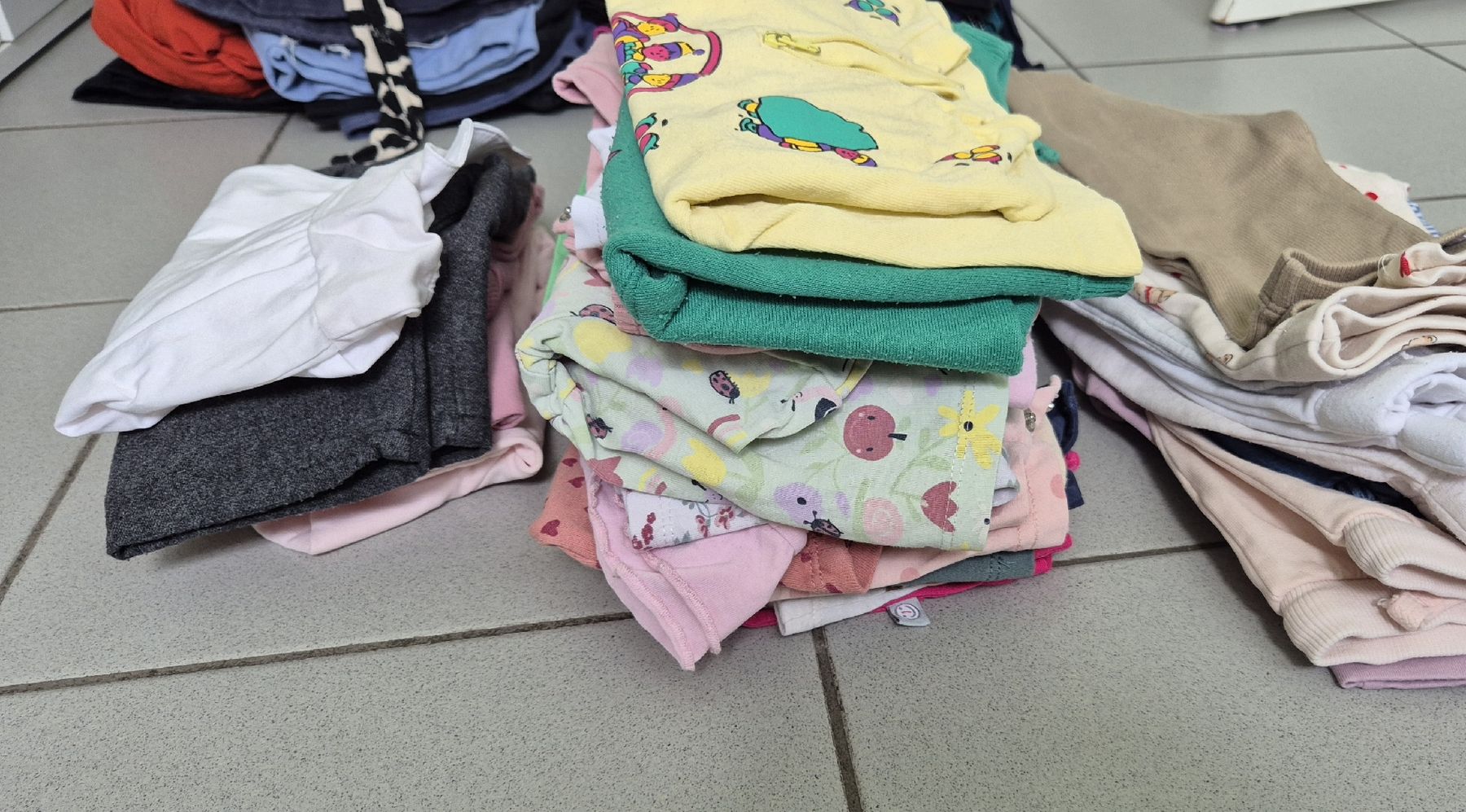 Lotti & Set di vestiti: Kleiderpaket Baby Mädchen Gr 74 – Usato da Fislisbach venduto da kio_x9dg 1