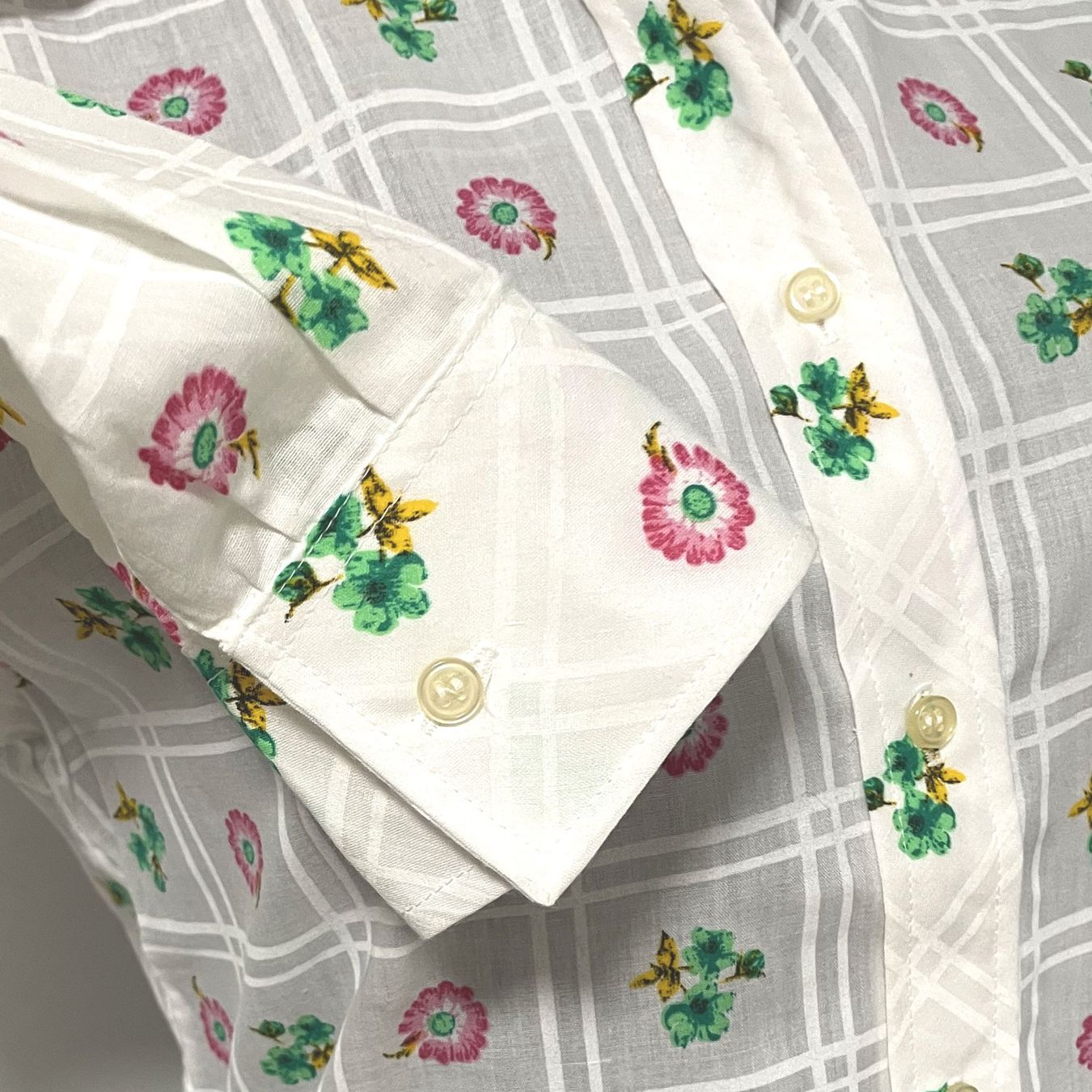 Camicette: Bluse weiss mit Blümchenmuster M/L VINTAGE 1970s – Nuovo (secondo la descrizione) da Brüttisellen venduto da Buxus 5
