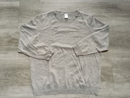 Grauer Pullover 44