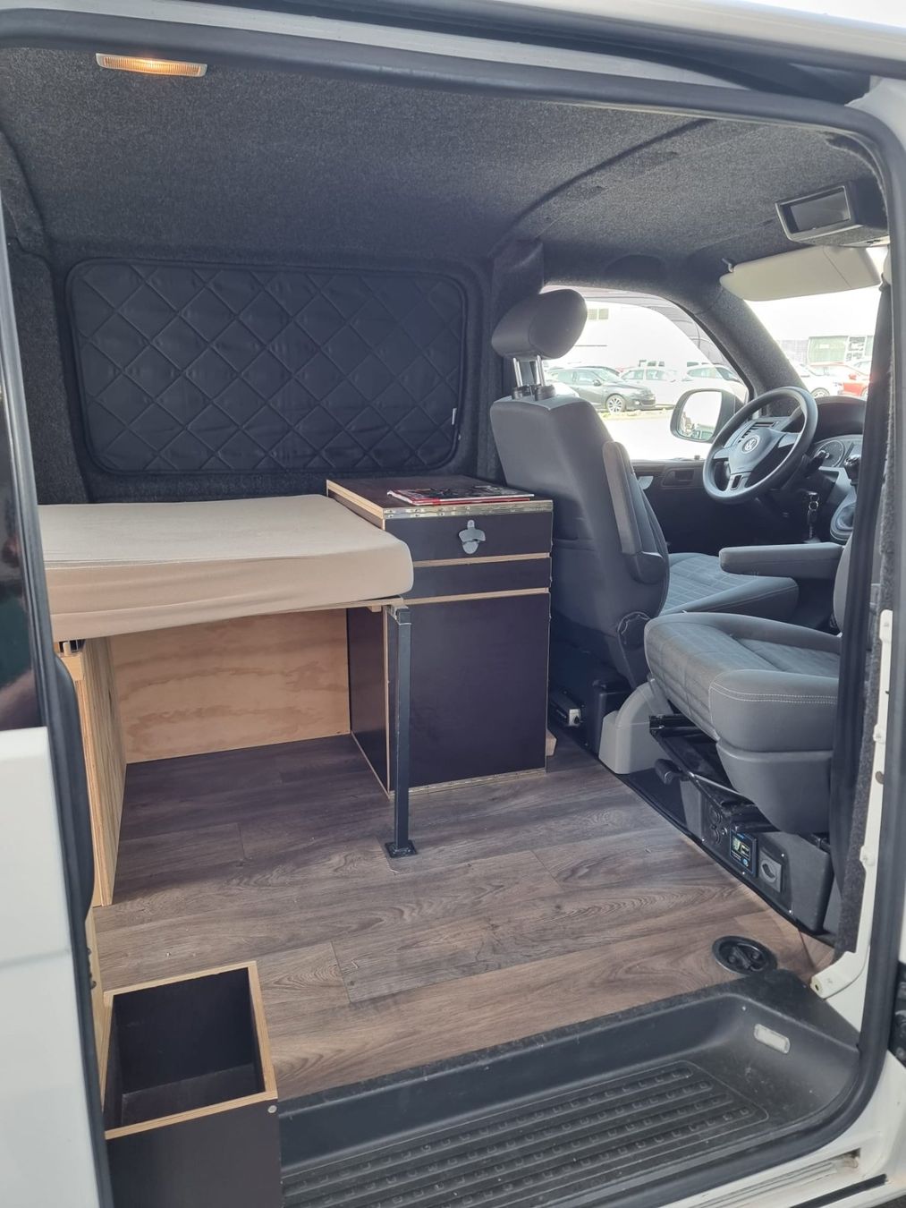 VW Veicoli da campeggio: VW T5 Camper, mit AHK und frisch ab MFK – Usato da Würenlos venduto da KiliMeili 4