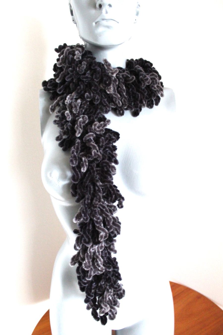 Foulard & Sciarpe: Flauschiger Damenschal – Usato da Locarno venduto da madame-tus-sauds 1