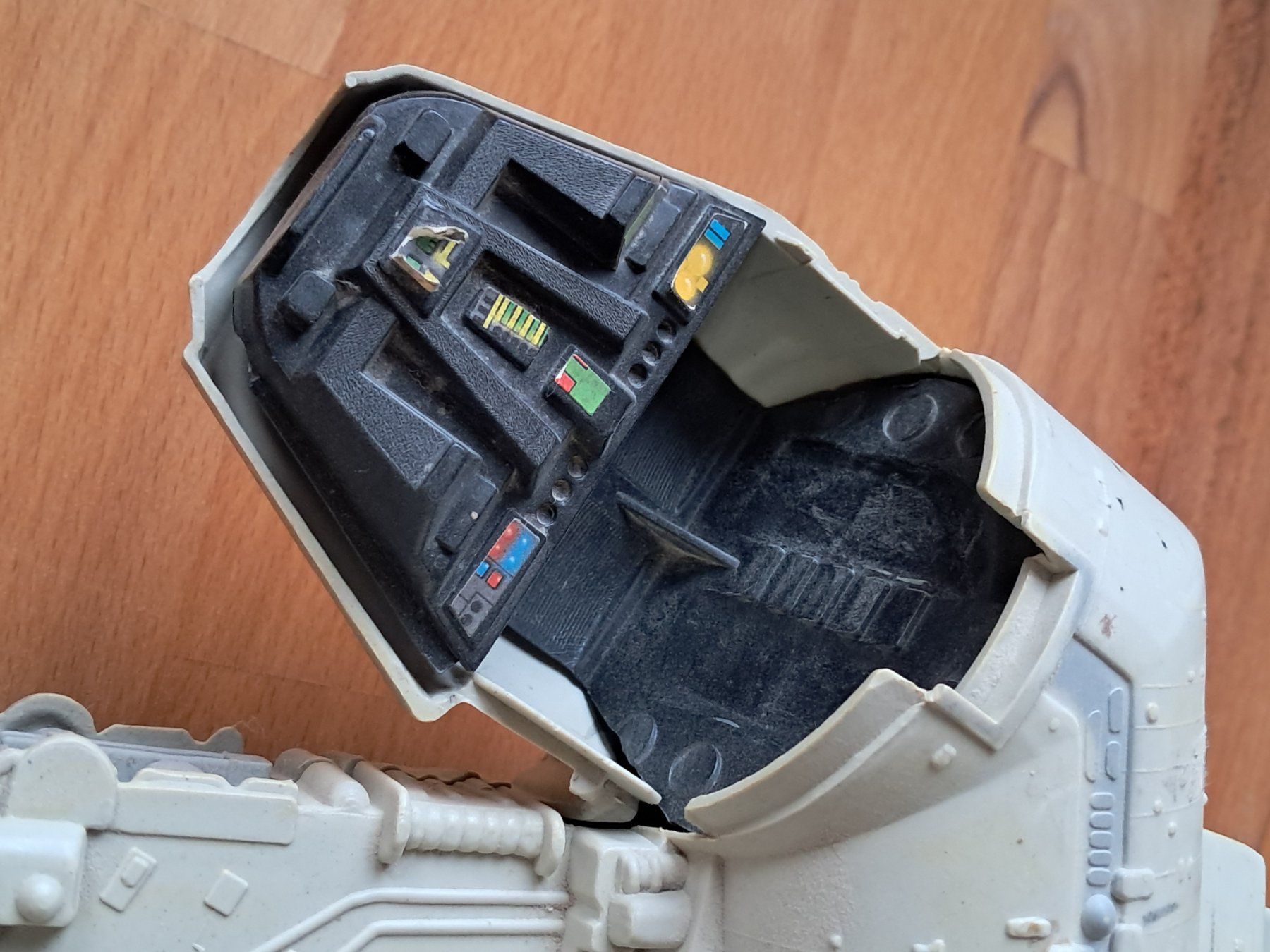 Star Wars Jouets: Millenium Falcon Star Wars vintage 1995 – D'occasion à Treyvaux par sci_y6wk 2