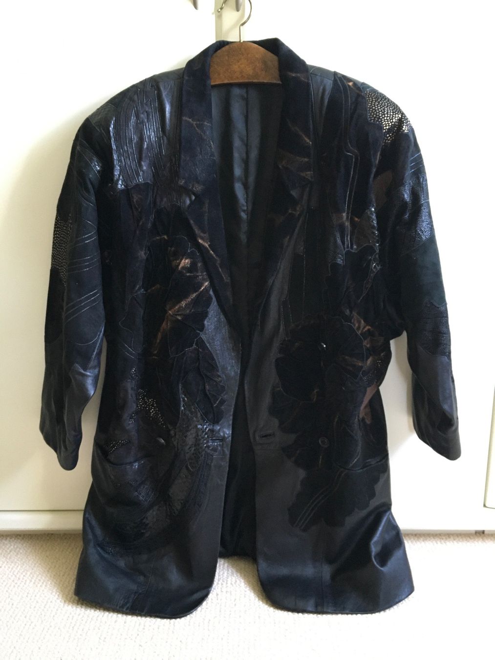 Jacken: Damen-Lederjacke mit Applikation Grösse 44/46 – Gebraucht aus Rheinfelden von Nerocorleone110 2
