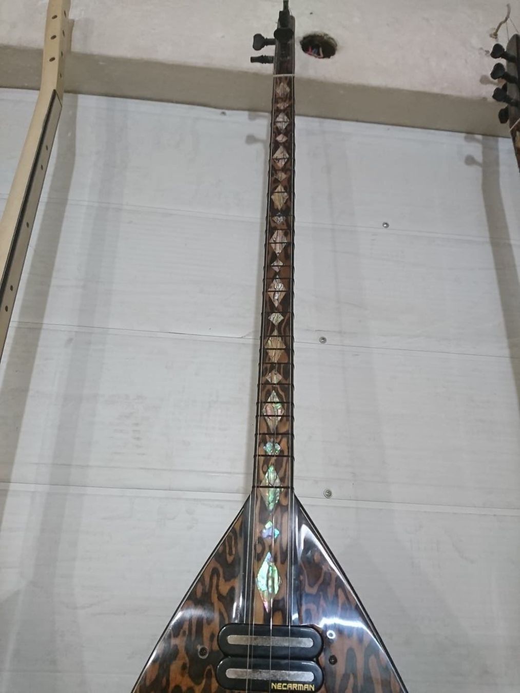 Strumenti musicali: Orginal Profi Necarman Elektro Baglama – Nuovo (secondo la descrizione) da Fahrwangen venduto da FairBleiben 1