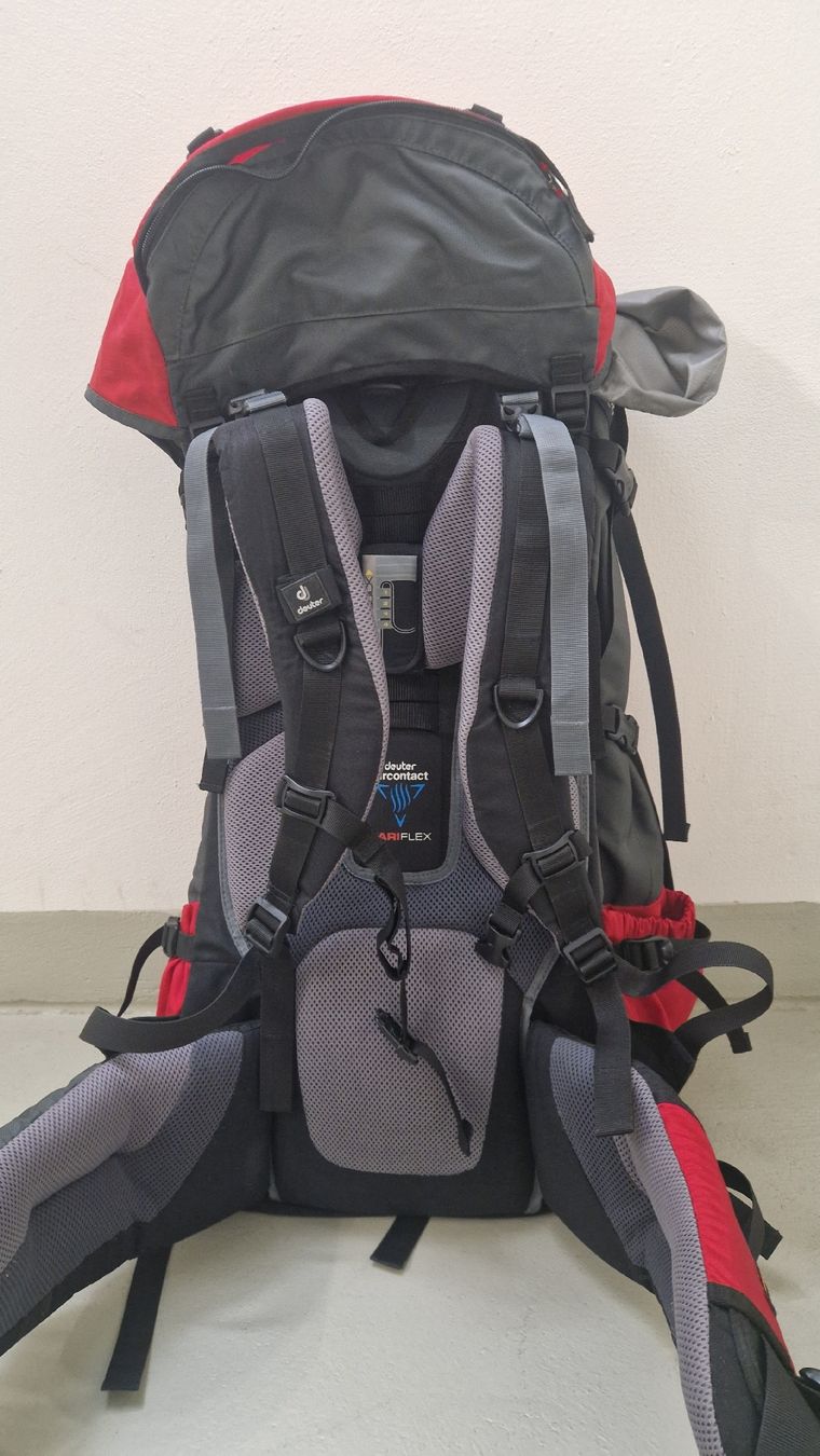 Deuter Zaini: Deuter Rucksack rot/grau gebraucht – Usato da Luzern venduto da tkmdds 1