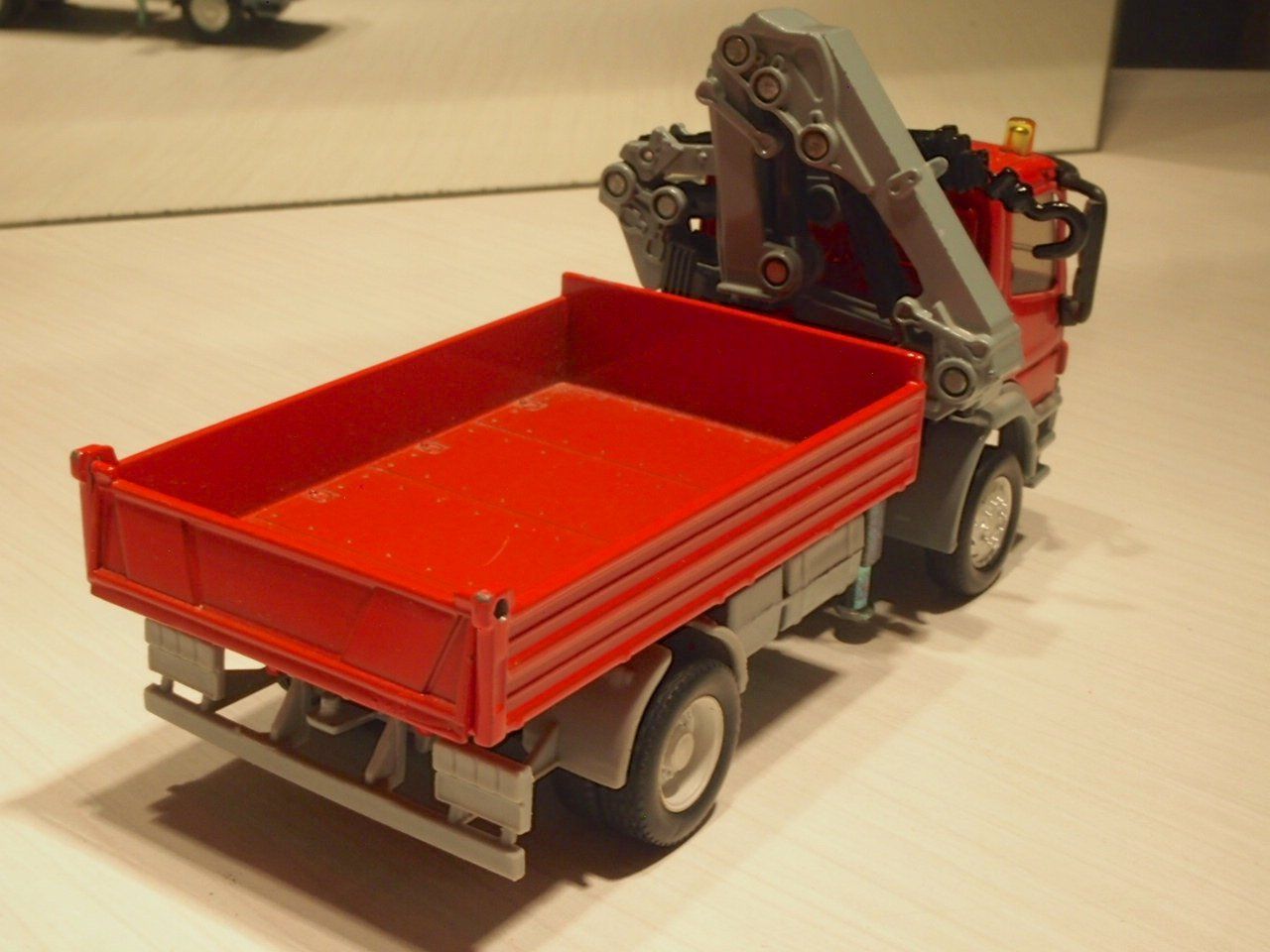 Siku Modellini d'auto: Mercedes Actros Kipplaster mit Kran - Siku – Usato da Winterthur venduto da 602ccm 2