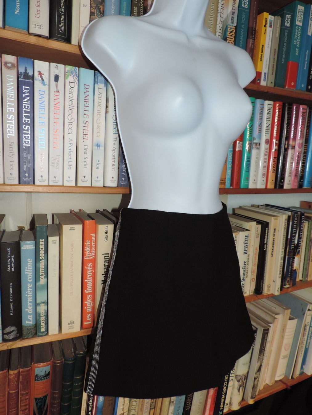Zara Pantaloni: short noir souple – Usato da Genève venduto da Axelle333 4