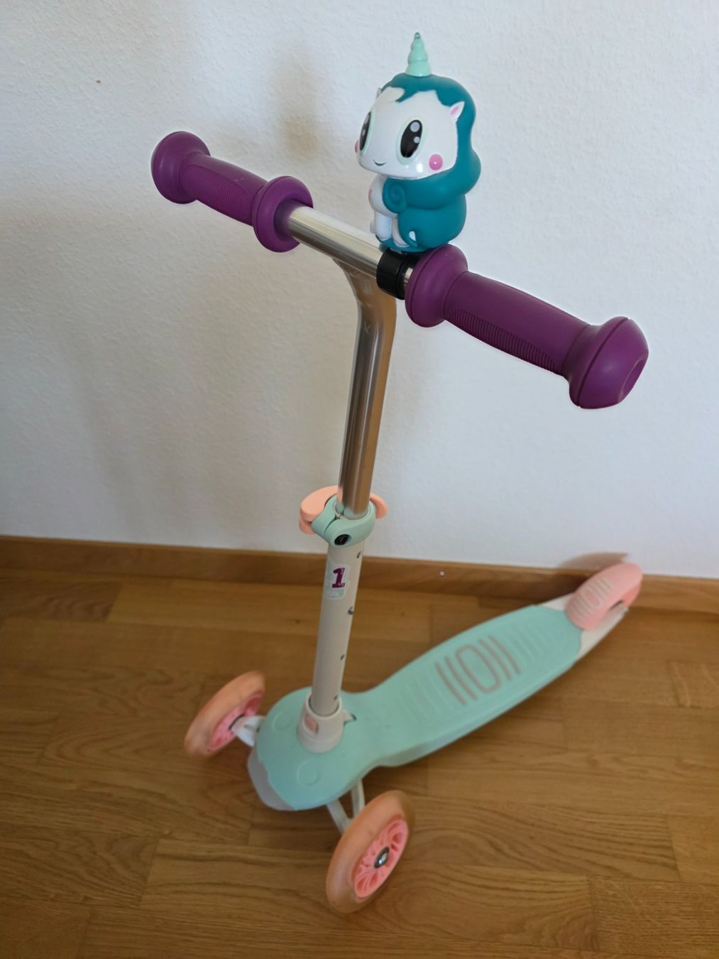 Decathlon Veicoli per bambini: Oxelo B1 500 Kinder-Trotti mit Leuchtrollen – Usato da Zürich venduto da flo_xm7y