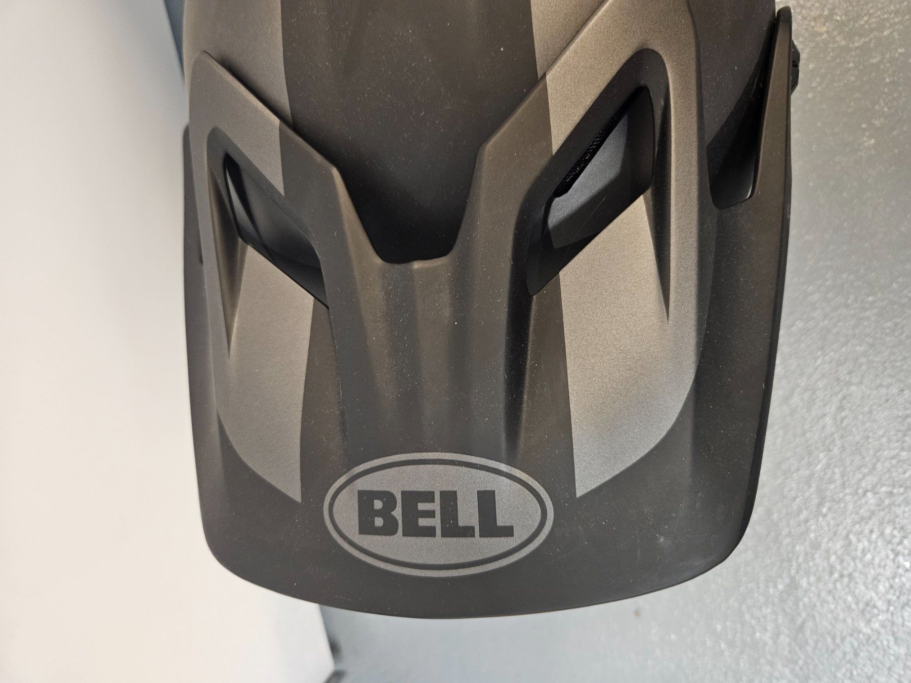 Caschi: Bell Helm Gr.M 55-57cm – Nuovo (secondo la descrizione) da Wangen ZH venduto da tulipe55 1