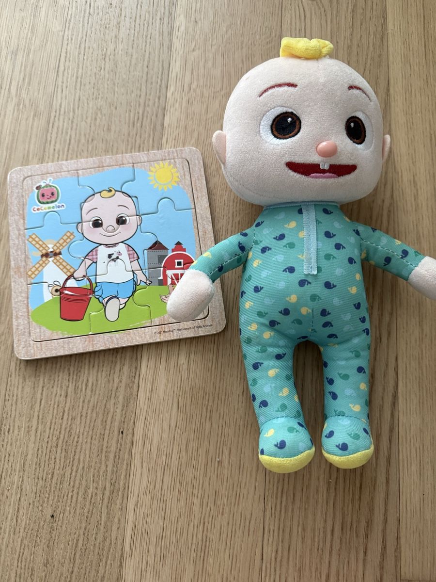 Giocattoli: Cocomelon JJ Doll & Puzzle Set. – Usato da Adliswil venduto da cla_9qpg