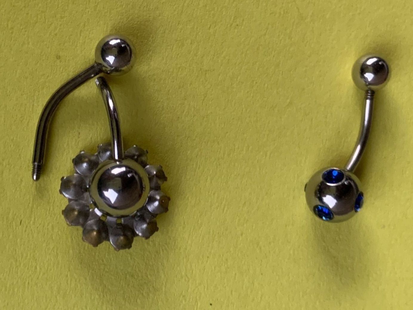 Gioielli per piercing: 3 x Piercing bauch blume/kugel blau – Usato da Dittingen venduto da Bellevista