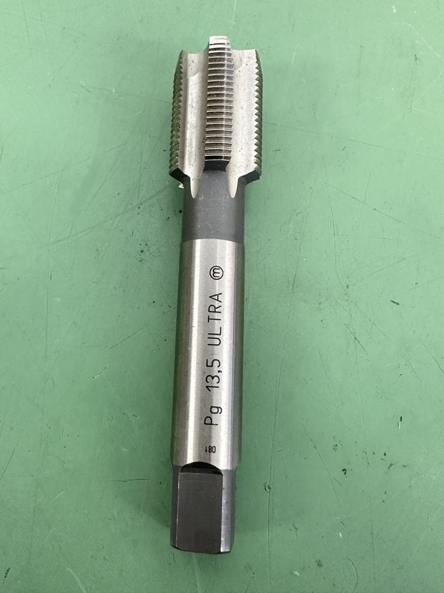 Tutti gli attrezzi: Gewindebohrer, Thread Tap Pg 13,5. – Usato da Aarberg venduto da SNMachines 1