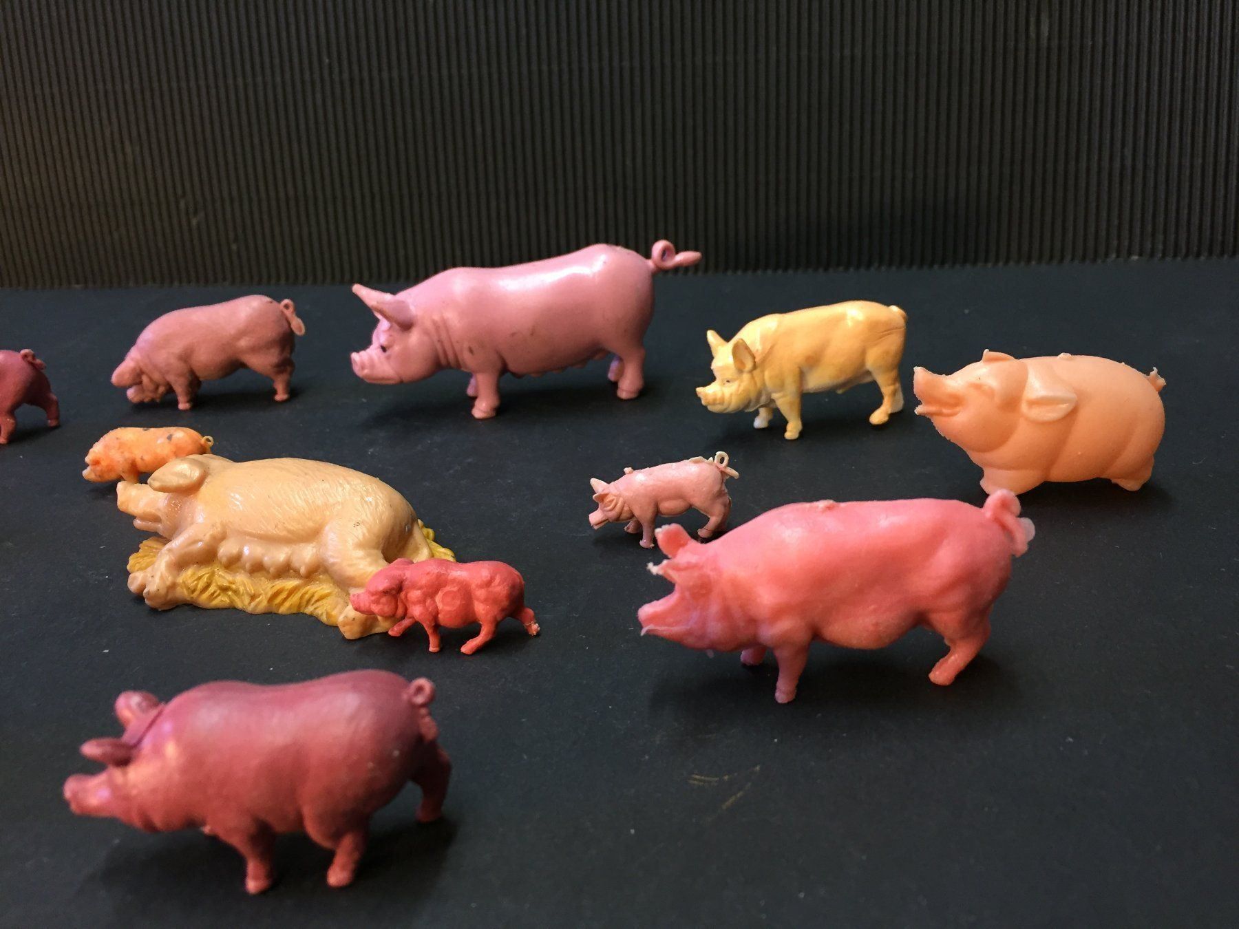 Giocattoli: 13 Schweinfiguren – Usato da Schaffhausen venduto da vintageville