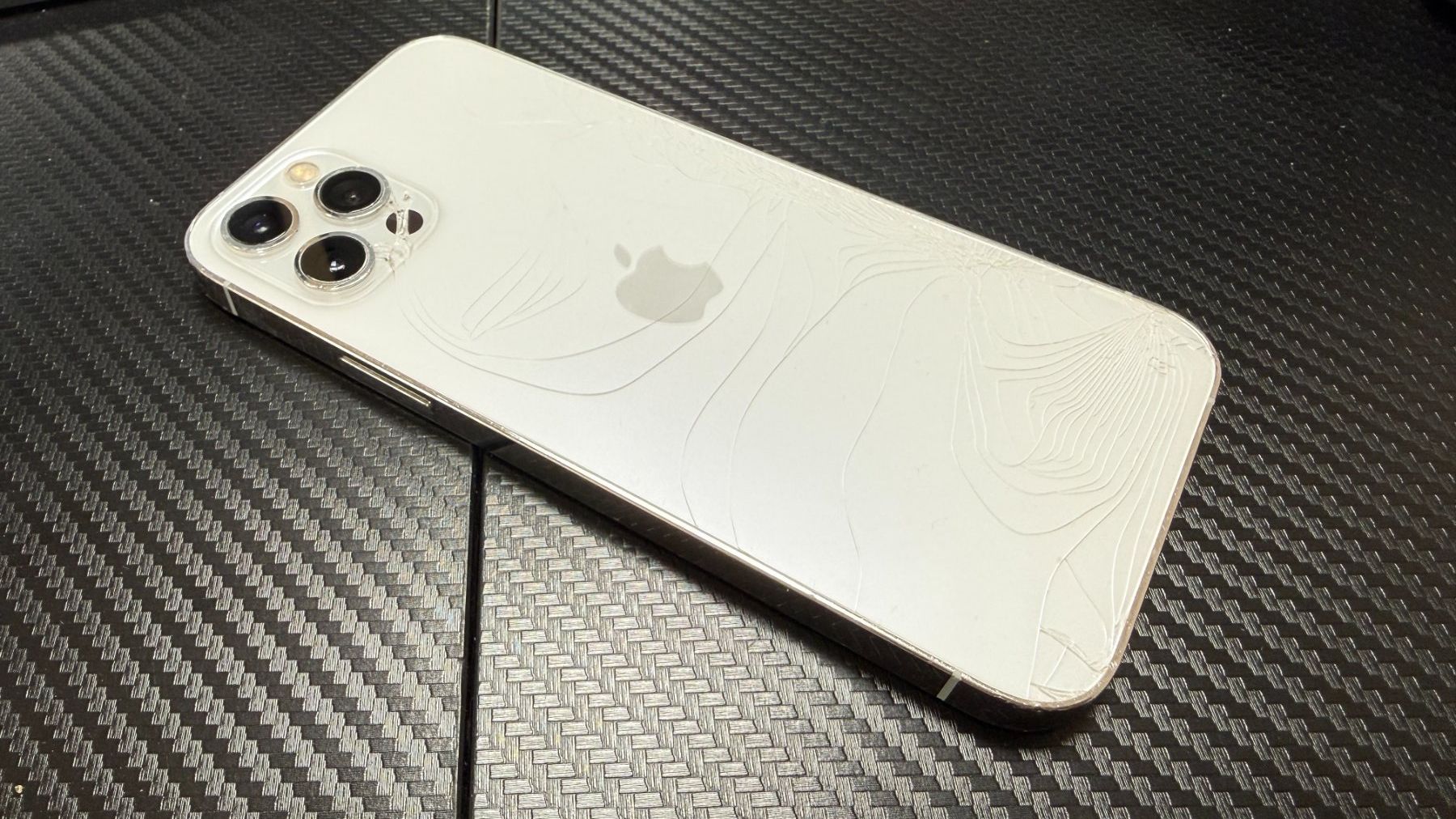 Apple Telefoni cellulari / Smartphones: Apple iPhone 12 Pro , 128GB, silber, defekt – Difettoso da Basel venduto da protekto 1