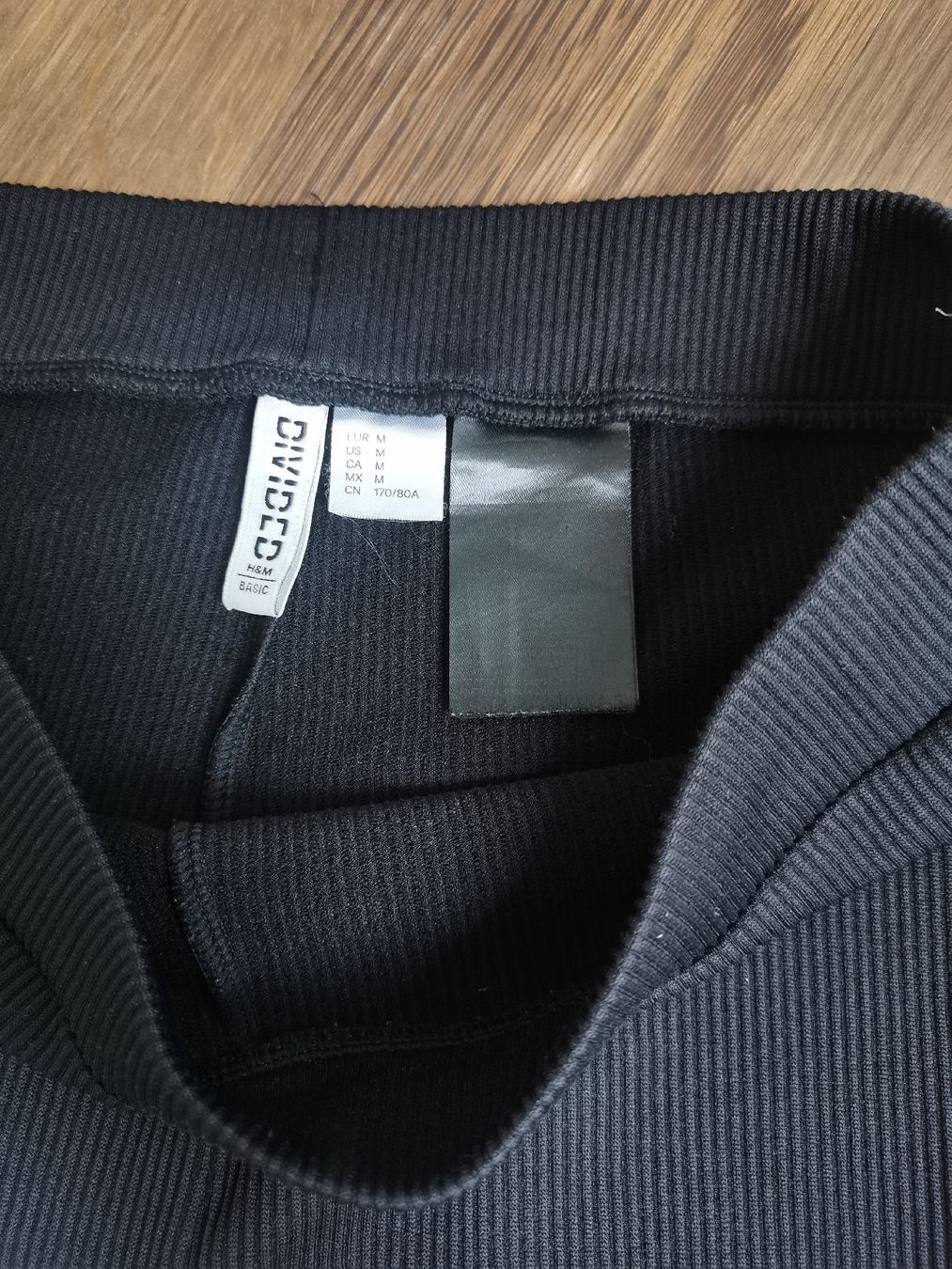 H&M Leggings: Schwarze H&M Leggins kurz, Gr. M – Usato da Obergerlafingen venduto da Sigus 1