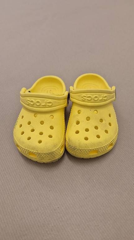 Scarpe per ragazzi: Crocs gelb gr 22/23  – Usato da Neunkirch venduto da mir_c9zg