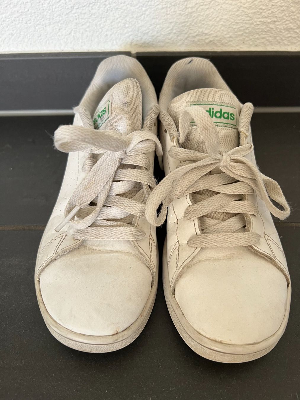 Scarpe per ragazzi: Adidas Schuhe Gr.33,5 – Usato da Buchs SG venduto da sunset55 1