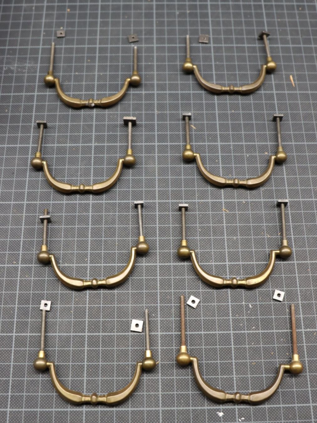 Eisenwaren: Komplettes Kommodengriffe-Set, 8 Fallgriffe – Gebraucht aus Emmetten von Super008