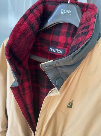 A vendre belle veste Nautica Marine. Taille L. beige