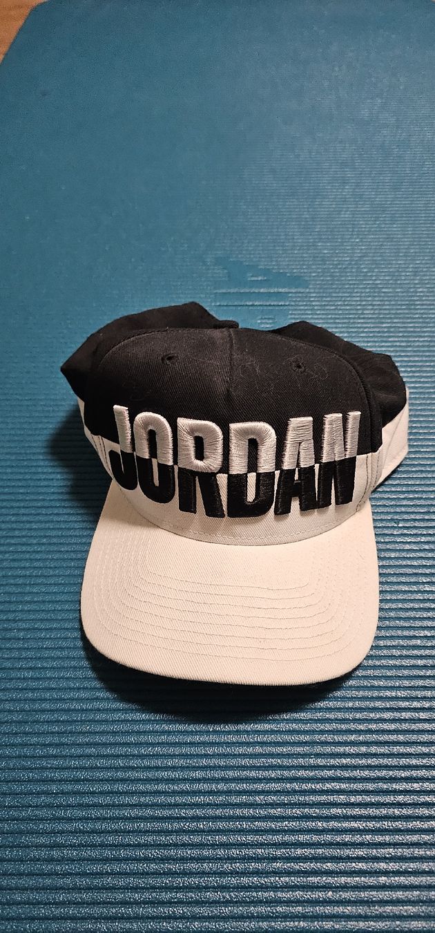 Altro in  Abbigliamento & Accessori: Jordan Snapback Cap Schwarz/Weiss – Usato da Bäretswil venduto da ema_b7vf