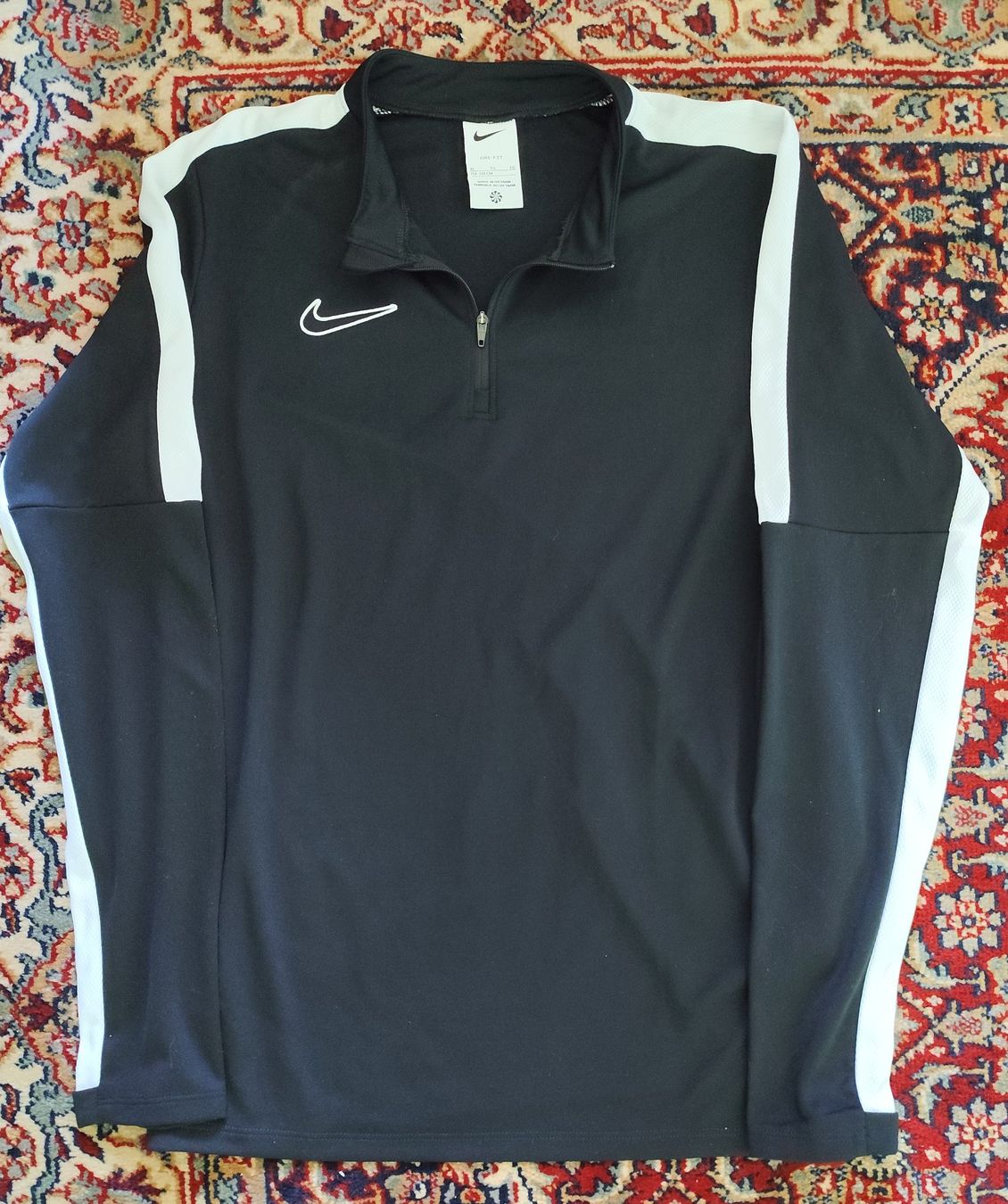 Nike Maglioni & Felpe: Pullover Nike Dri-FIT schwarz-weiß noire-blanc bianca e nero – Usato da Grandson venduto da proekt