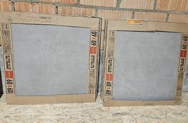 Neue Keramikplatten 60x60cm in grau/braun strukturiert