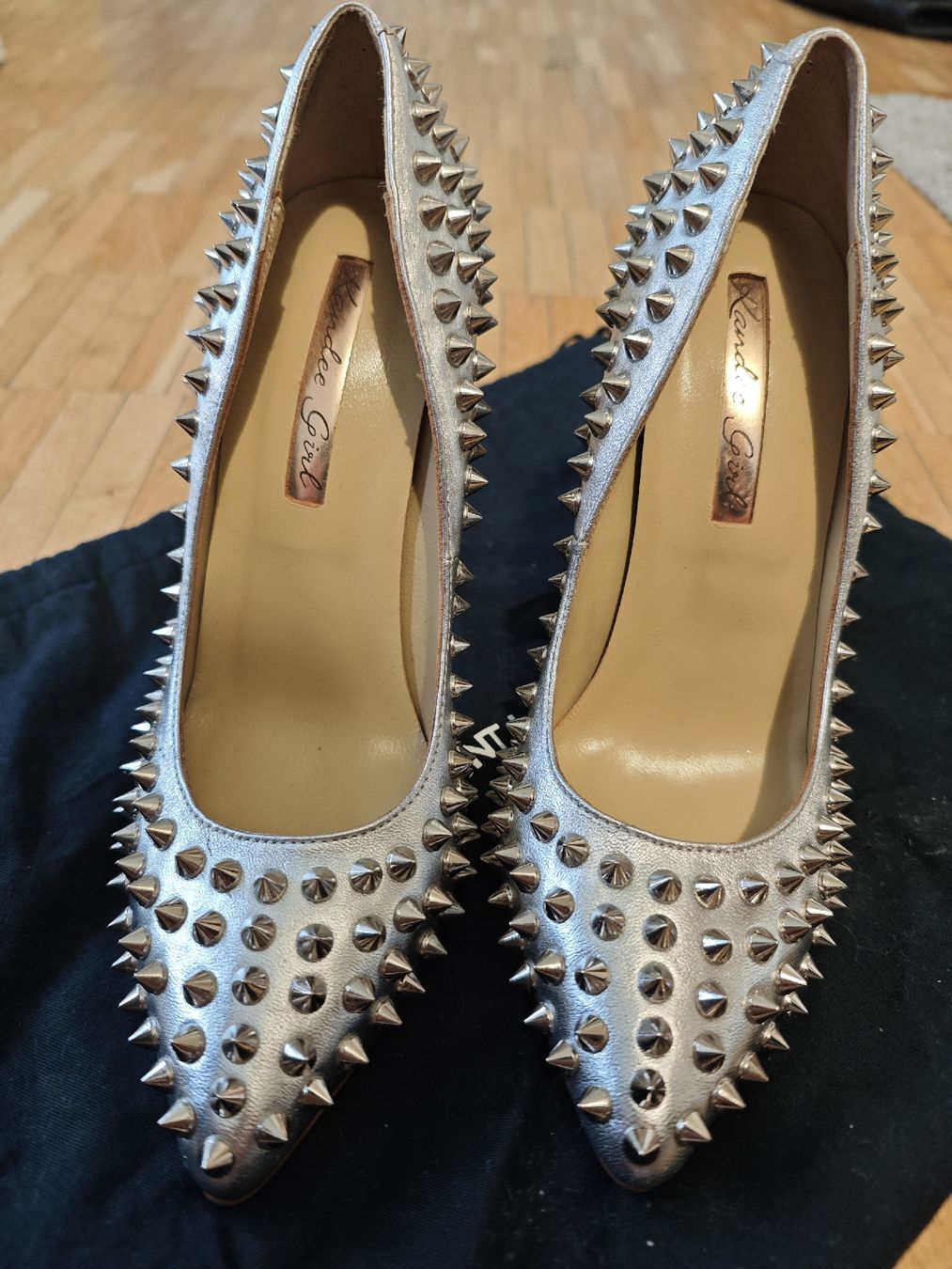 Scarpe da donna: studs heels 36/37 – Nuovo e nell'imballaggio originale da Meyrin venduto da Muchacho7