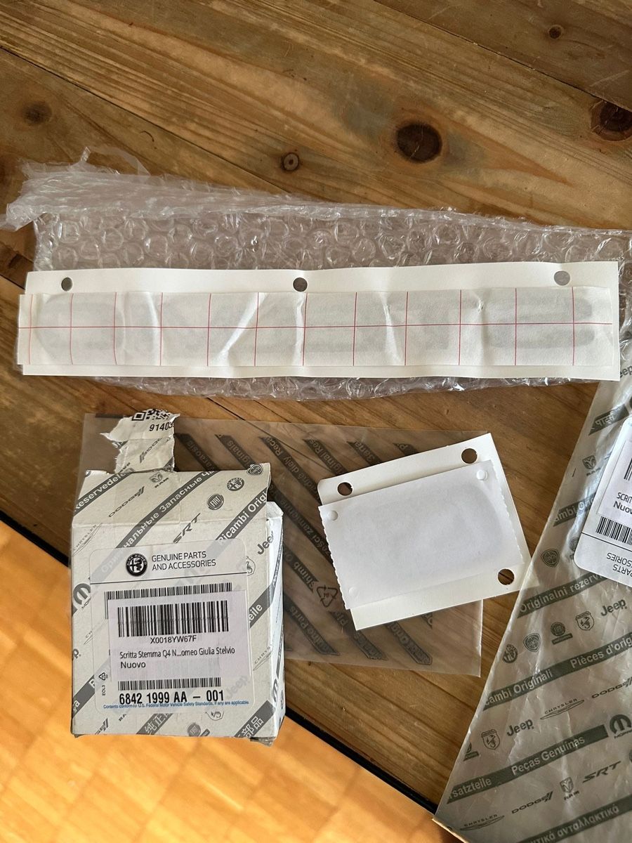 Alfa Romeo Tutti i ricambio: Q4 Emblem schwarz glanz original – Nuovo e nell'imballaggio originale da Würenlos venduto da Sunny803 1