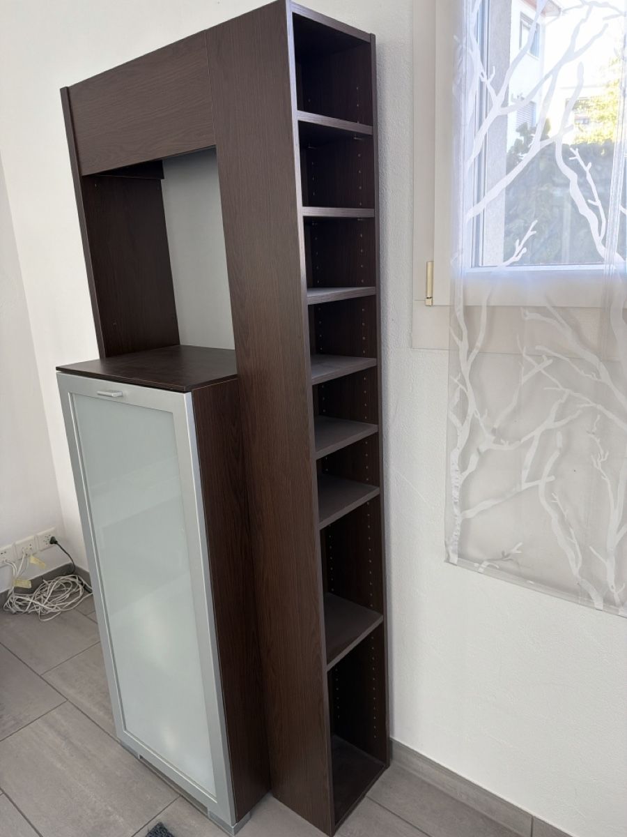 Scaffali: Standregal dunkel mit Glastür und Fächern – Usato da Rain venduto da sve_v9g8 1