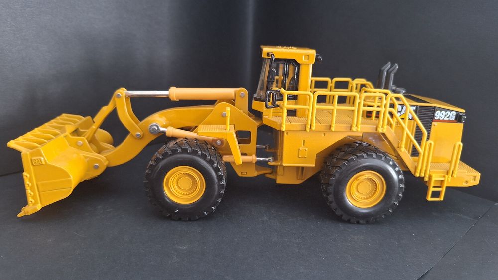 Miniature 1:50 Caterpillar 992G – Pelleteuse Jaune – Modèle Métal (Sans Boîte)