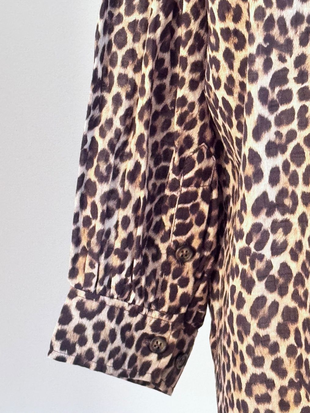 Chemisiers: Bluse Leoprint von Hod – Neuf (Voir description) à Mörschwil par Mirka019 5