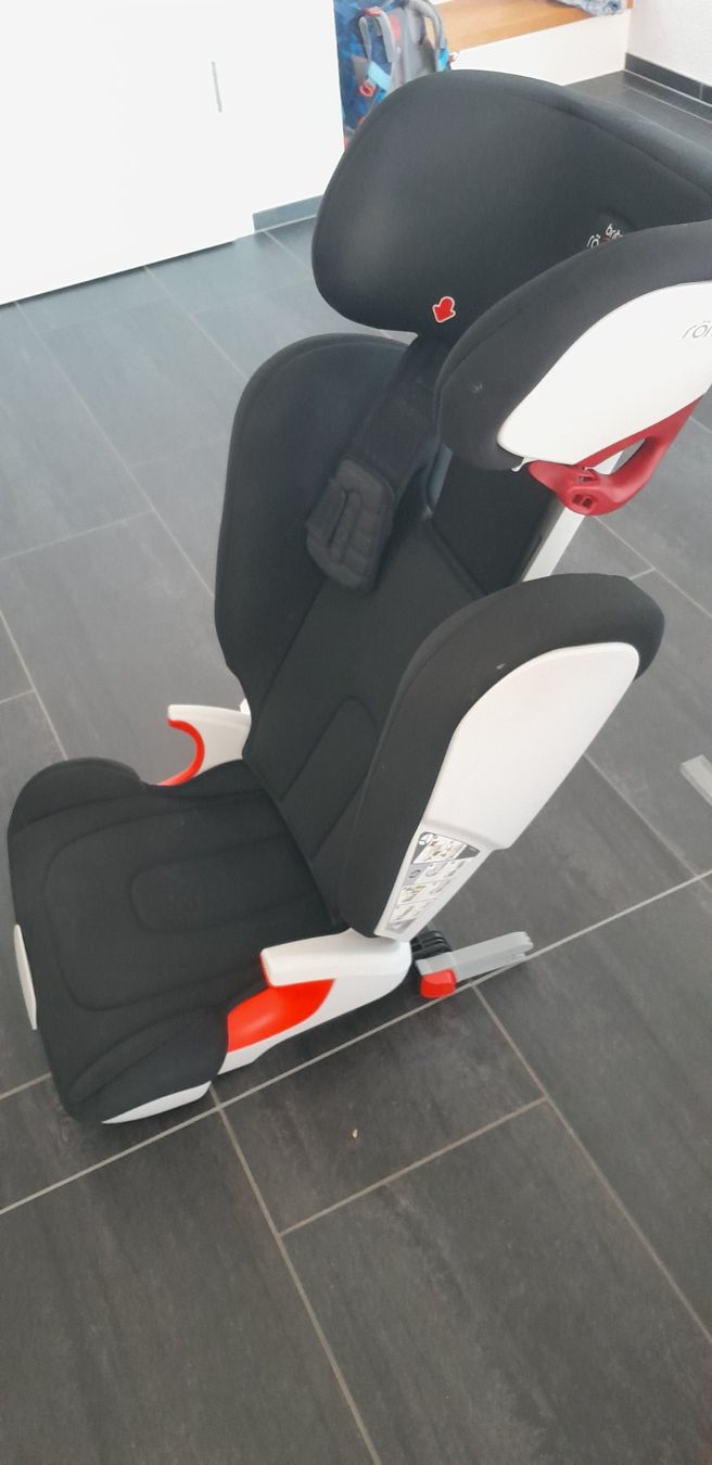 Britax Römer Seggiolini per auto: Römer Britax Kidfix XP Kindersitz Schwarz – Usato da Steinmaur venduto da rhabarberbarbar 4