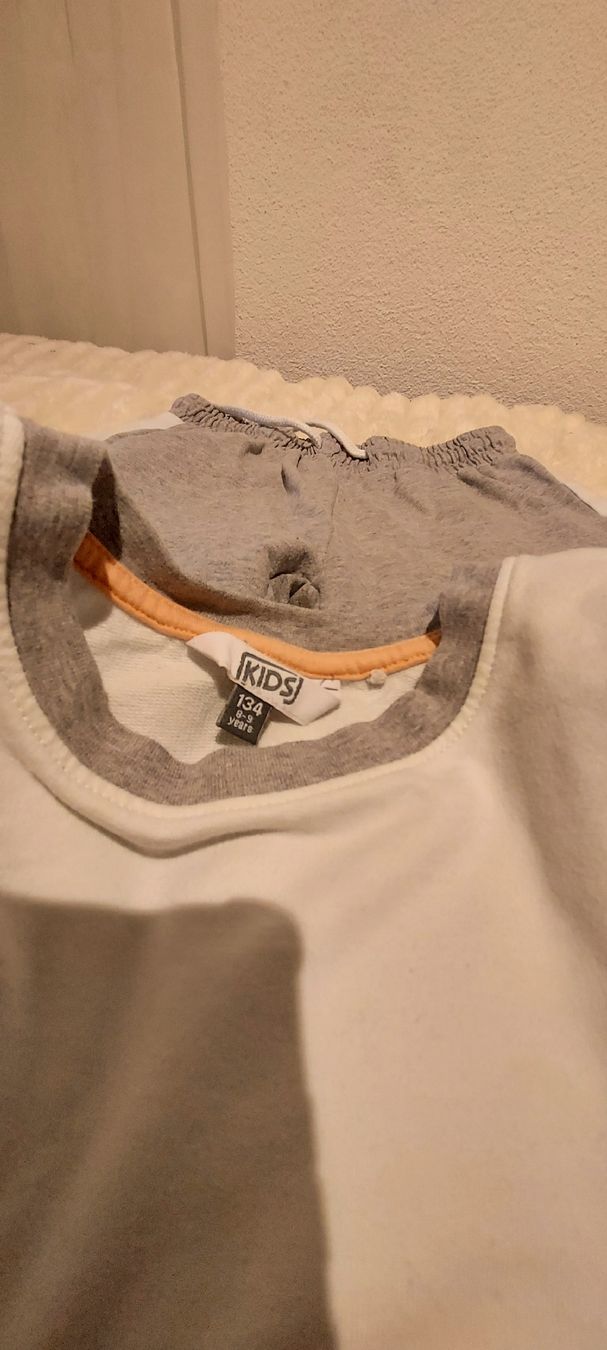 Completi: Stylischer Mädchen Trainer Gr. 134 – Usato da Elsau venduto da Caramelito 3