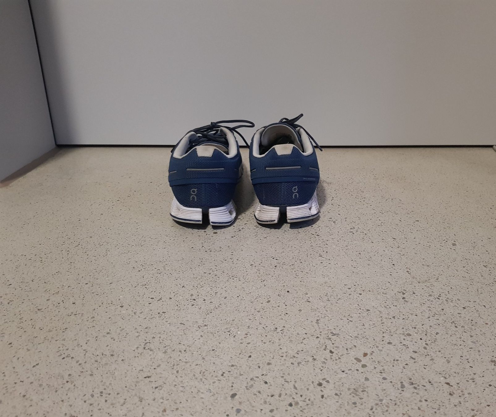 On Scarpe da donna: On Damen Laufschuh Grösse 41 – Usato da Basel venduto da Birs868 2