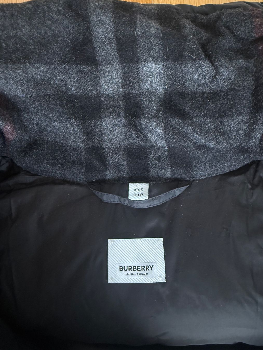 Burberry Mäntel: Burberry Nylon Puffer Coat – Neu (gemäss Beschreibung) aus Oberägeri von FAD91 1