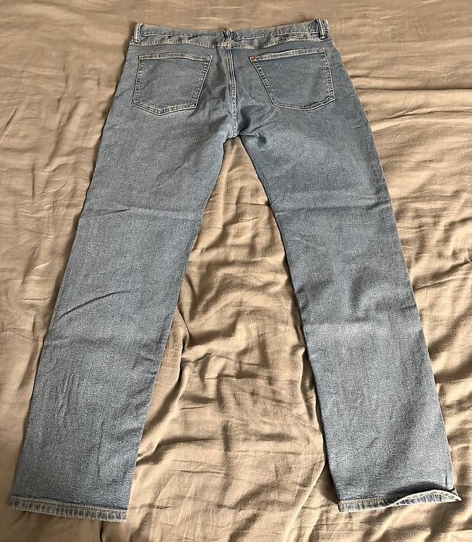 Jeans: Hellblaue Jeans  – Usato da Wädenswil venduto da dom_pz5d 2
