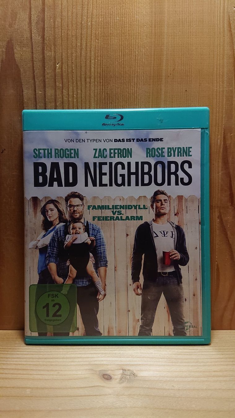 Tous les DVDs: BAD NEIGHBORS Blu-Ray mit Zac Efron – D'occasion à Wilderswil par Exebub