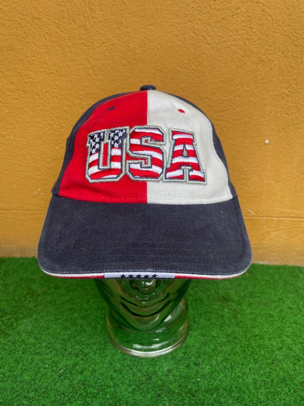 Copricapi, berretti & cappellini: Vintage Y2K Cap USA 6-panel Embroidered – Usato da Zürich venduto da le_souk