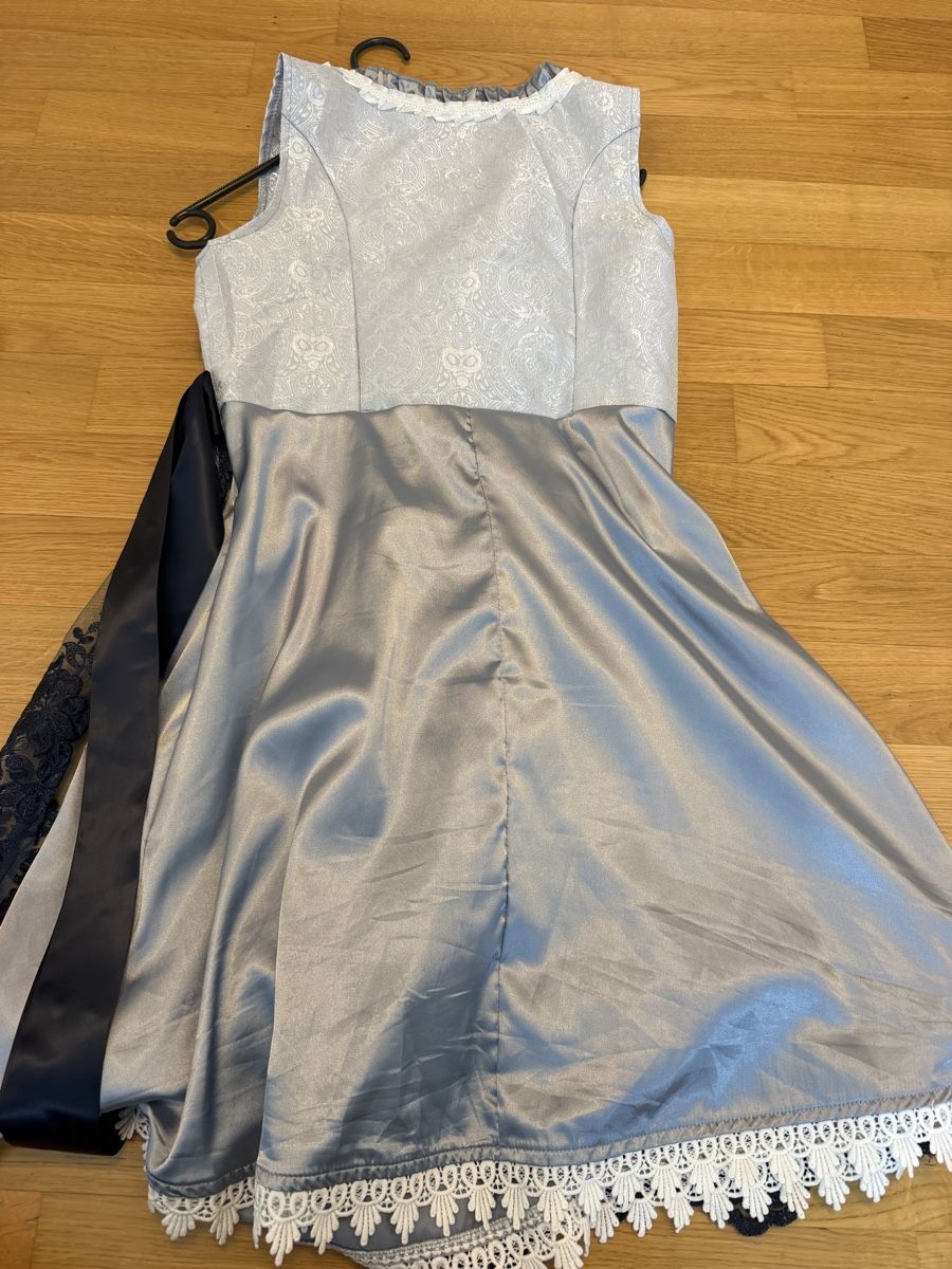 Costumi: Dirndl Grösse 34 – Nuovo (secondo la descrizione) da Aarau venduto da Daniella97 3