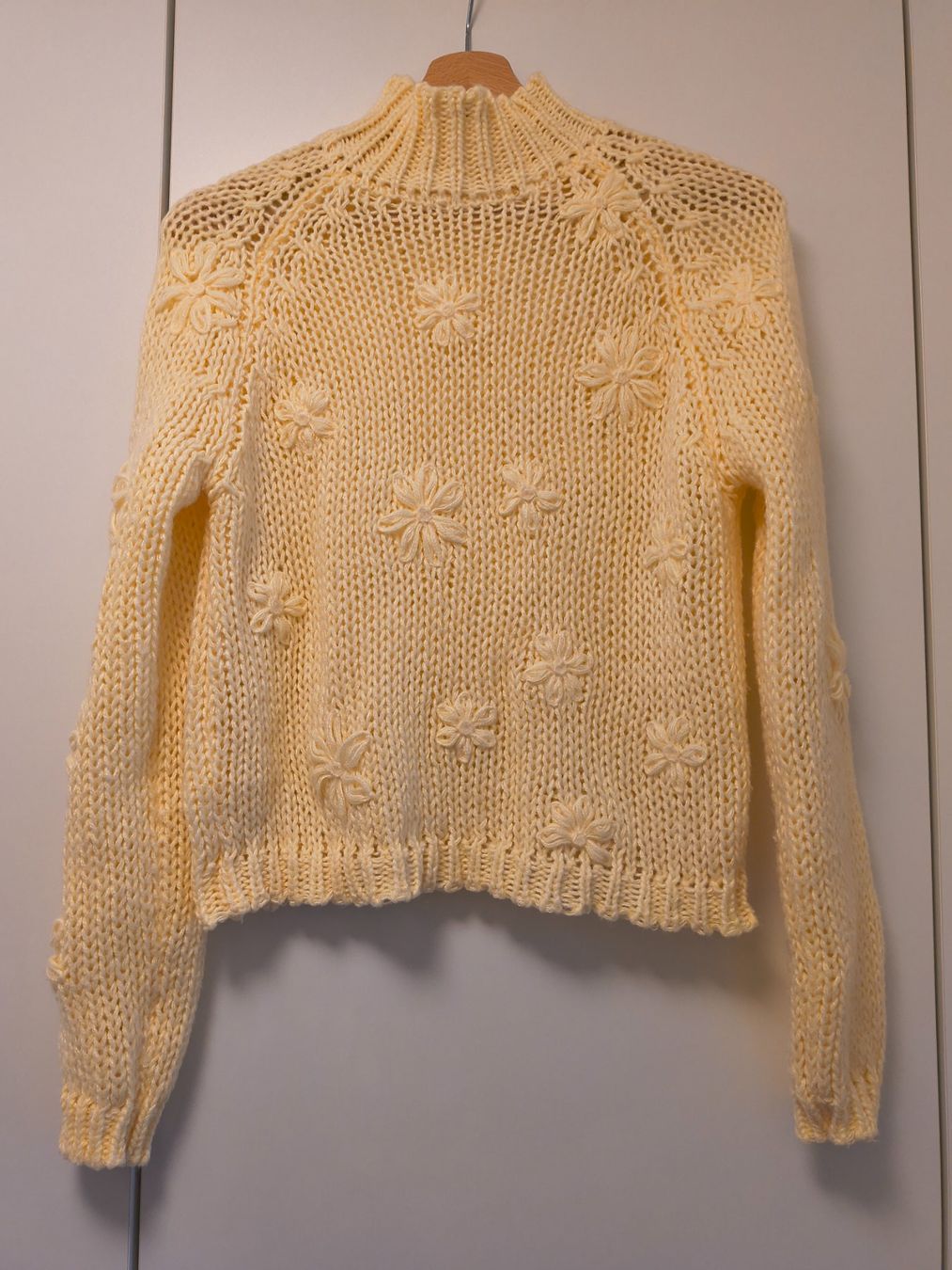 Pullover & Sweatshirts: wunderschönen gelben Pullover ab CHF 1 – Gebraucht aus Zürich von laribuechel
