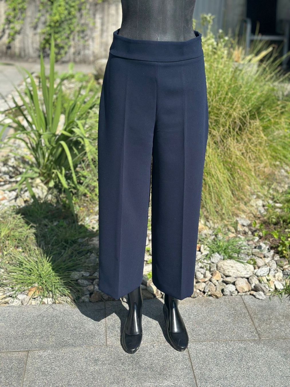 Zara Pantaloni: Elegante Damen Caprihose Gr. M – Usato da Zufikon venduto da Modestil365 2
